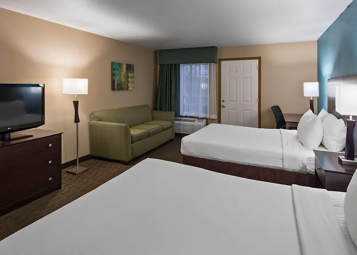 Western & Hotel 3*