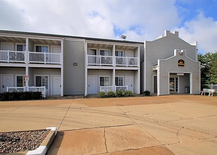 Western & Hotel 3*